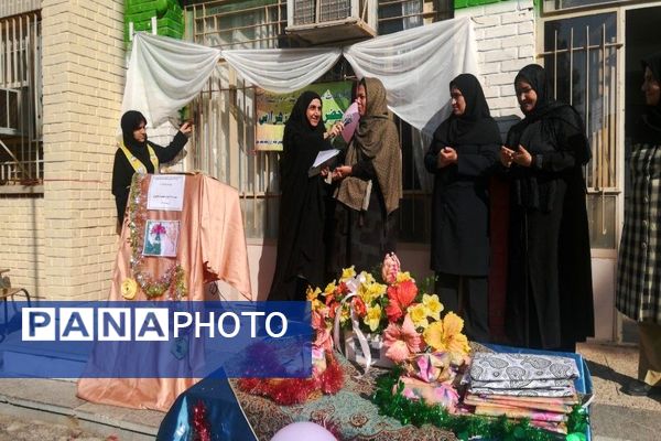 مراسم ولادت حضرت فاطمه زهرا (س) و روز مادر در دبیرستان شهید مجید دهنوی