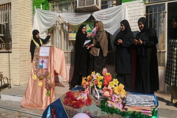 مراسم ولادت حضرت فاطمه زهرا (س) و روز مادر در دبیرستان شهید مجید دهنوی