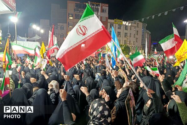 نیمکتی برای رفاقت با شهدا
