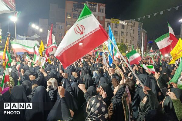 نیمکتی برای رفاقت با شهدا