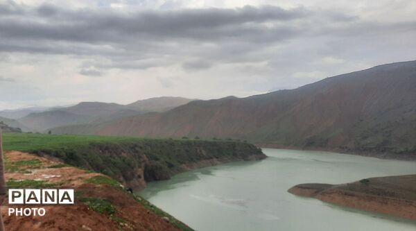 طبیعت بکر شوارز در روز بارانی 