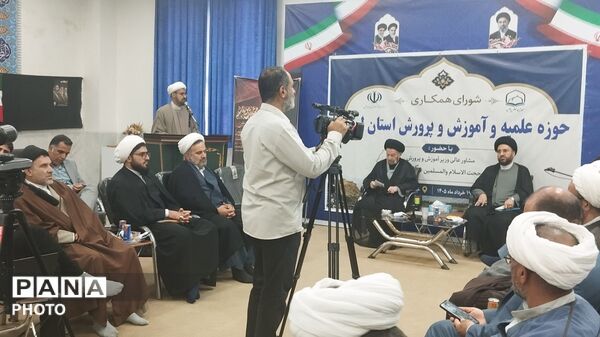 نشست شورای همکاری حوزه علمیه و آموزش و پرورش لرستان