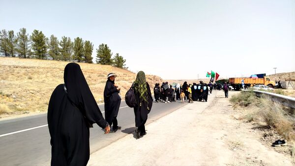 پیاده روی زائران امام رضا(ع) از ملک آباد تا مشهد 