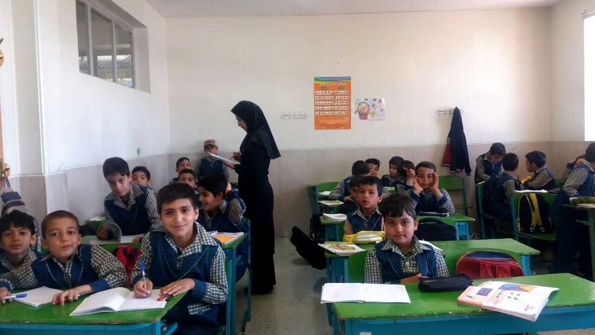 روایت معلم ایثارگر از عشق و علاقه خود به دانش‌آموزان و تشکیل کلاس در منزل