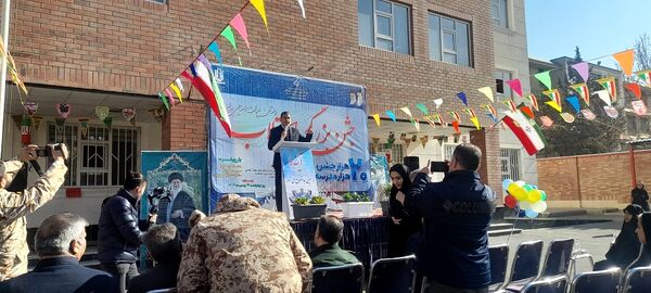 جشن انقلاب در دبستان ولی‌زاده ناحیه چهار کرج 