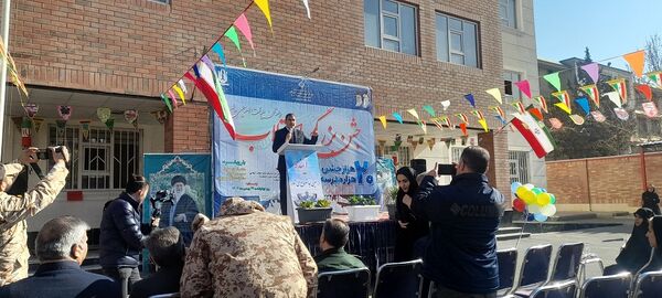 جشن انقلاب در دبستان ولی‌زاده ناحیه چهار کرج 