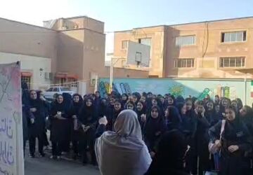 زنگ مقاومت و ایثار در مدرسه پویندگان مسجدسلیمان 
