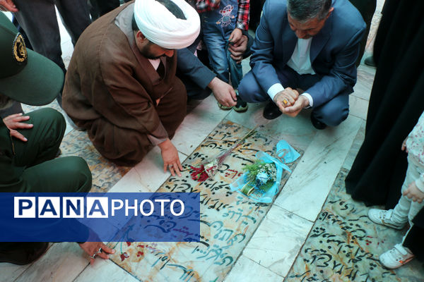 عطرافشانی مزار شهدای فرهنگی استان قم