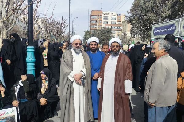 بازدید امام جمعه شهرستان رباط‌کریم و رئیس‌اداره‌ امورخیریه از موکب رباط کریم