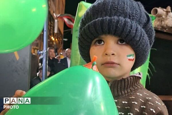 مردم فیروزکوه در میدان معلم؛ ایستادگی‌ای پررنگ‌تر از همیشه