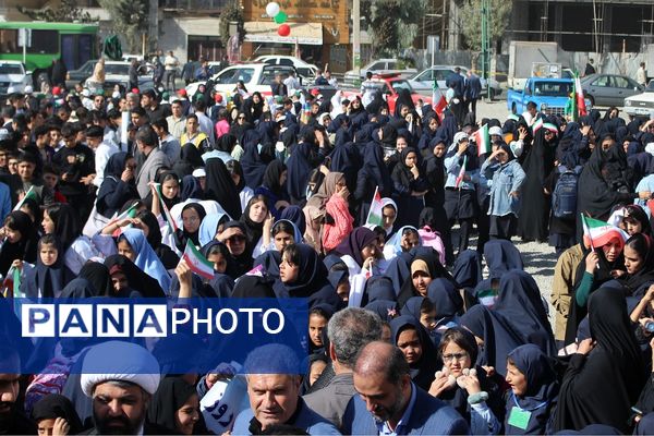 حضور پرشور دانش‌آموزان در راهپیمایی ۱۳آبان منطقه کهریزک 