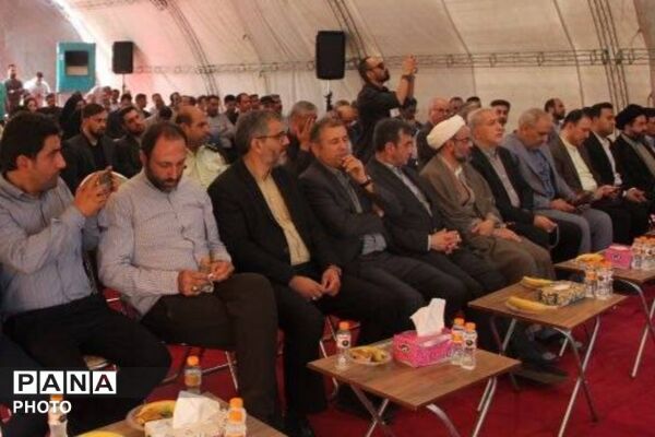 کاشت نهال زیتون در بام قیامدشت