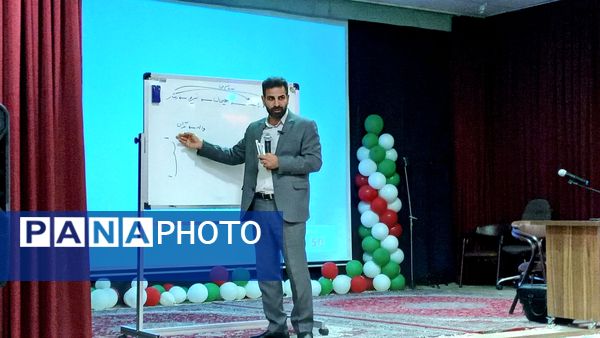 کارگاه آموزشی ویژه والدین با محوریت ارتباط موثر با نوجوانان در نیشابور