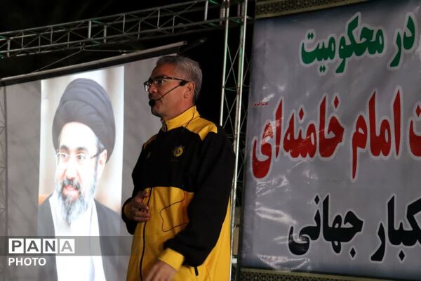 تجمع مردم انقلابی بندرترکمن در میدان مختومقلی