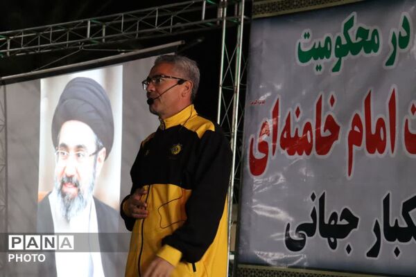 تجمع مردم انقلابی بندرترکمن در میدان مختومقلی