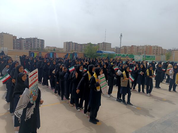 نکوداشت شهادت رهبر مقاومت در دبیرستان شهید باقری 