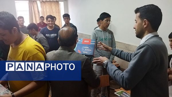 گرامیداشت روز دانش آموز در دبیرستان شاهد ابوذر غفاری 