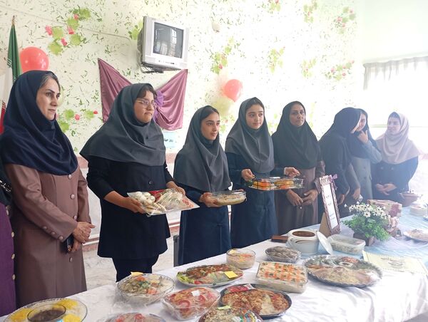 جشنواره غذا دبیرستان شهید تاجی(فضلیت)