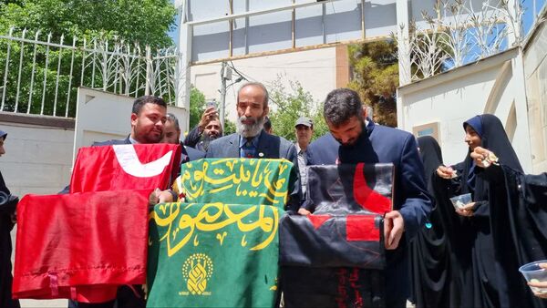 پرچم گردانی حرم مطهر امام رضا (ع) در دبیرستان دخترانه خدیجه کبری (س) ناحیه۴ اصفهان