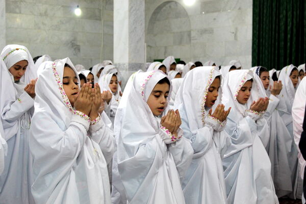 جشن روزه اولی‌ها در دبستان شهید فخرانی شهر درق
