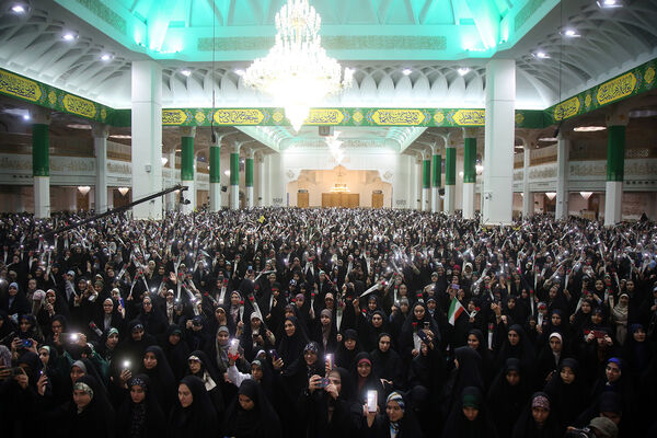 اجتماع بزرگ «عهد خواهرانه» با حضور 6 هزار دانشجوی دختر در قم