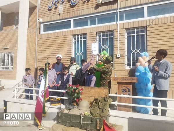 فرزندان شهدا با همراهی ارتش راهی مدرسه شدند