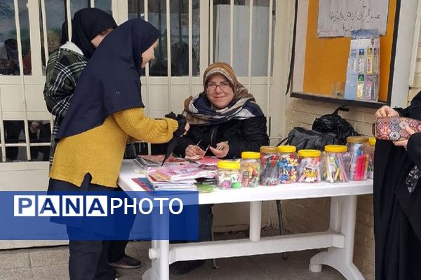 برگزاری بازارچه اقتصادی در دبیرستان شاهد تکتم