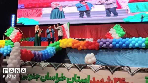 احسان و آقای مدرس در محفل یادبود ۲۴۰۰ شهید خراسان جنوبی