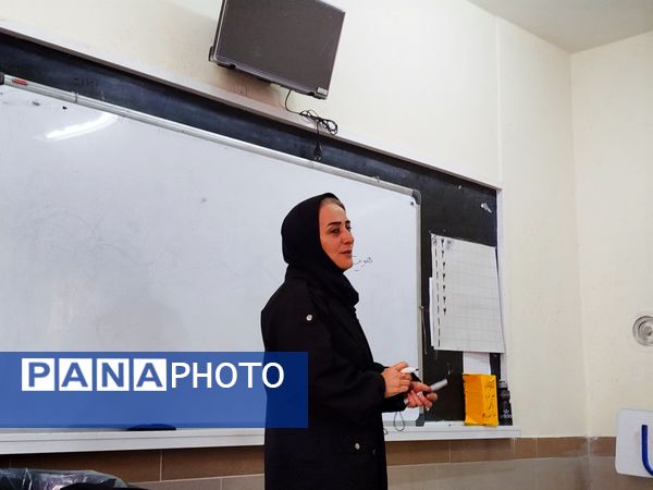 برگزاری کلاس آموزشی با محوریت هویت یابی در دبیرستان دخترانه نور اردبیل