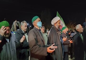 زمزمه دعا و توسل شبانه مردم مومن شهر بار برای پیروزی مدافعان وطن 