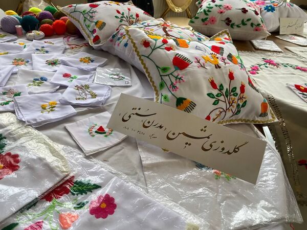 نمایشگاه صنایع دستی در کوهسرخ
