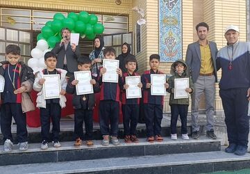 جشن انقلاب در مدرسه معلم یک آشخانه