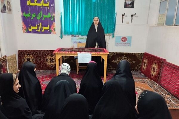 وقتی دانش‌آموزان مردانی آذر چراغ انتخاب را در مسجد روشن کردند