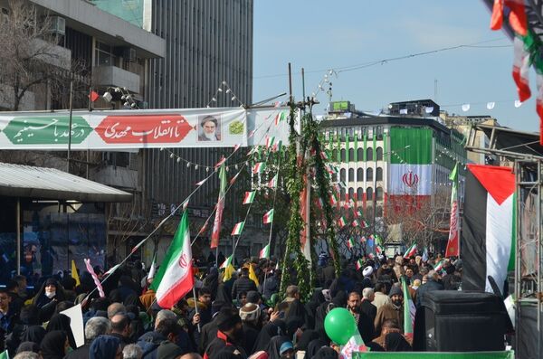 جشن باشکوه بهمن؛ حضور پرشور مردم و ثبت لحظات ماندگار