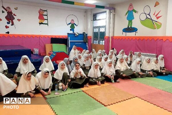 گرامیداشت هفته تربیت بدنی با حضور پیشتازان سازمان دانش‌آموزی در ناحیه دو شهرری 