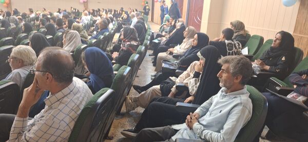 تجلیل از رتبه‌های برتر علمی فرزندان 