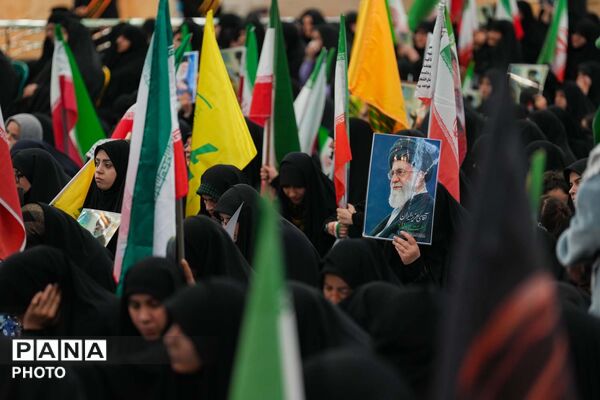 اجتماع بانوان انقلابی به مناسبت چهلم قائد امت و شهدای میناب در مسجد جمکران 