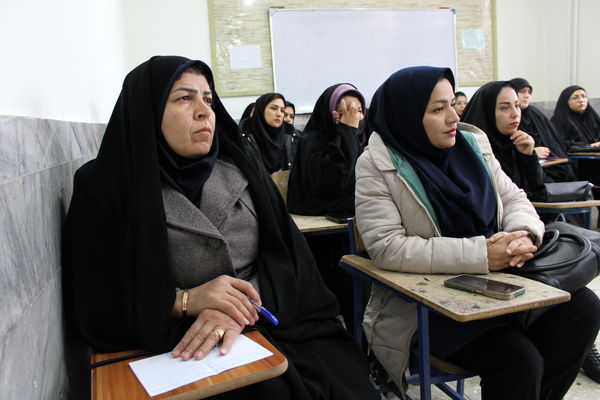 کارگاه‌های ضمن خدمت مربیان پیشتاز مانه و سملقان در دبیرستان رضوان