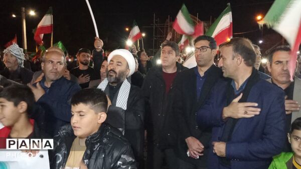اتحاد فرهنگیان، دانش‌آموزان و مردم کوهنانی شب بیعت با رهبری