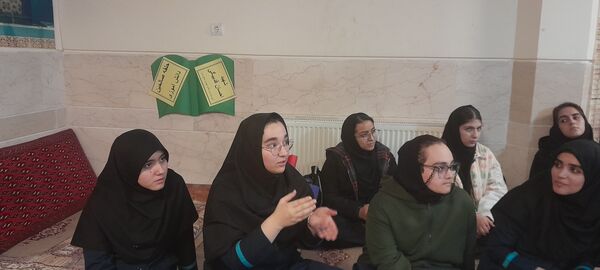 آموزش عملی آمادگی دفاعی در دبیرستان فرزانگان استعداد درخشان ملارد