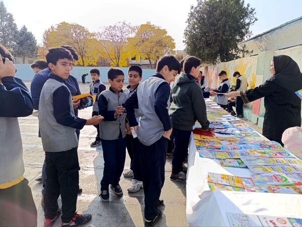 برگزاری نمایشگاه کتاب در دبستان معلم دو آشخانه 