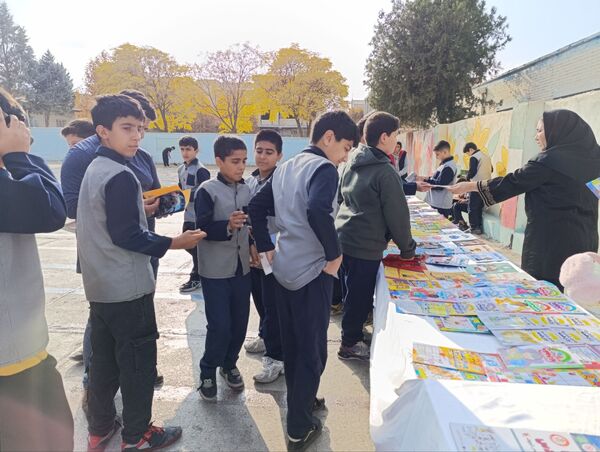 برگزاری نمایشگاه کتاب در دبستان معلم دو آشخانه 