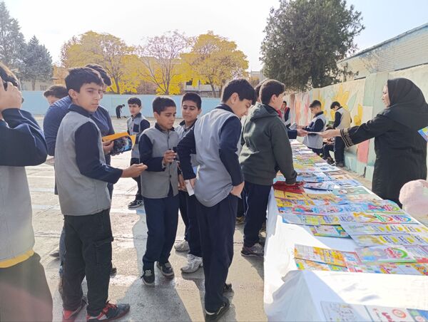 برگزاری نمایشگاه کتاب در دبستان معلم دو آشخانه 