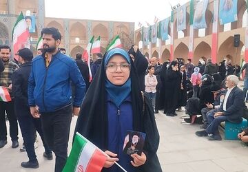 راهپیمایی باشکوه مردم یزد در تجدید بیعت با آرمان‌های انقلاب