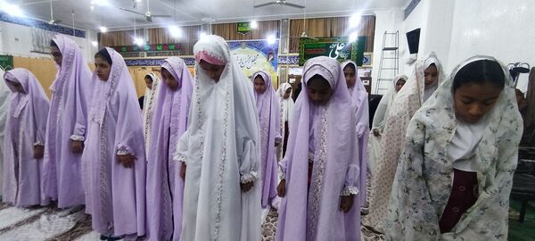 برگزاری محفل انس با قرآن به میزبانی دبستان راشد مرندی در حاجی‌‌آباد 