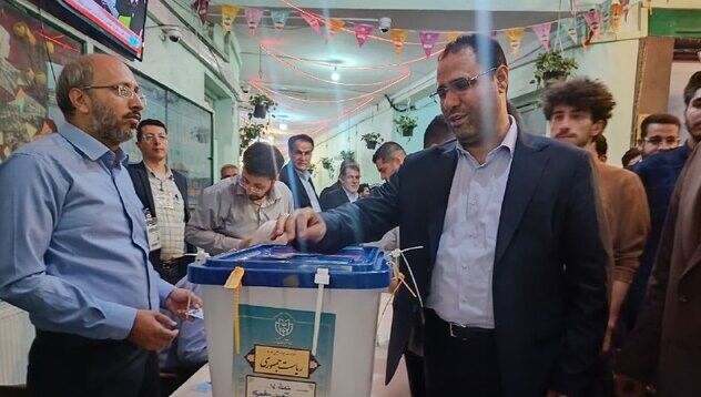 وزیر آموزش و پرورش رأی خود را به صندوق انداخت