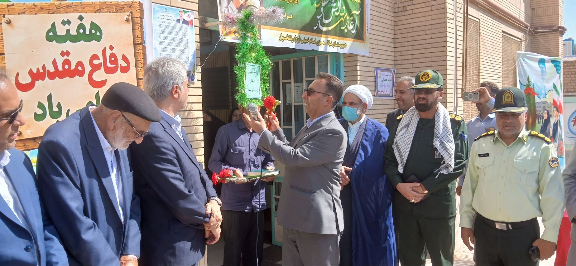 زنگ مهر و ایثار در مدرسه امام خمینی(ره) شهرستان رشتخوار