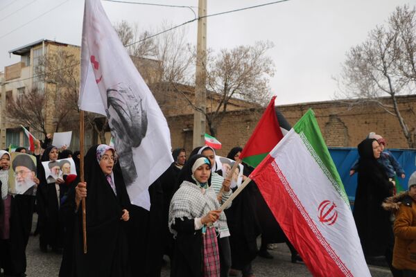 همگام با هم؛ مردم و دانش‌آموزان، شکوه جاودانه ۲۲ بهمن را فریاد می‌زنند
