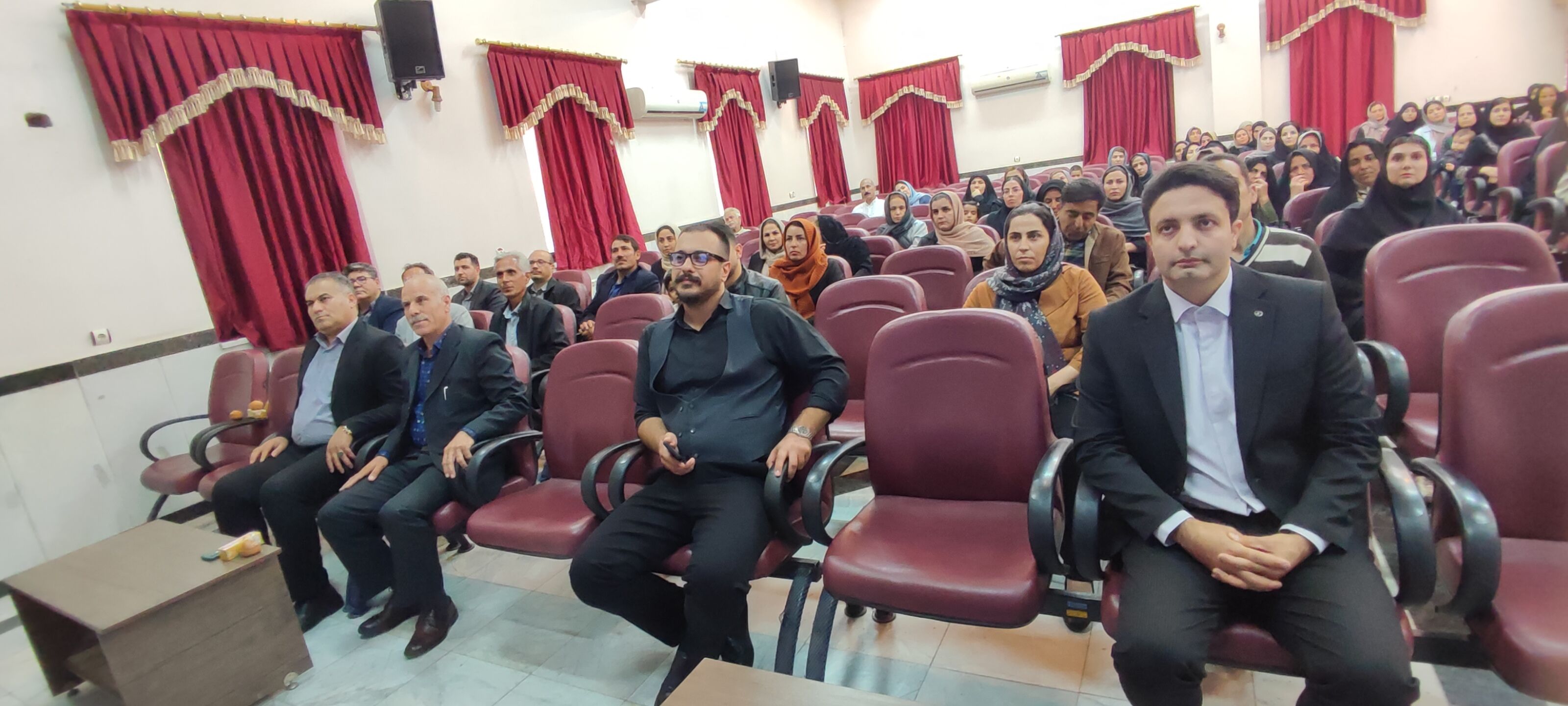 انتخابات انجمن و اولیا و مربیان مدرسه نمونه دولتی فرزانگان شهرستان شیروان 