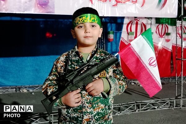 سربندهای “یا امام رضا”؛ پیوند نسل نو با سیره ائمه اطهار در تجمعات بهارستان